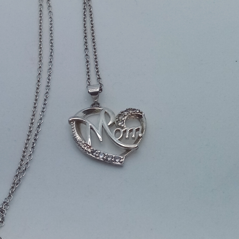 ✂"Mom" Rhinestone Heart Necklace - Picture 3 of 4